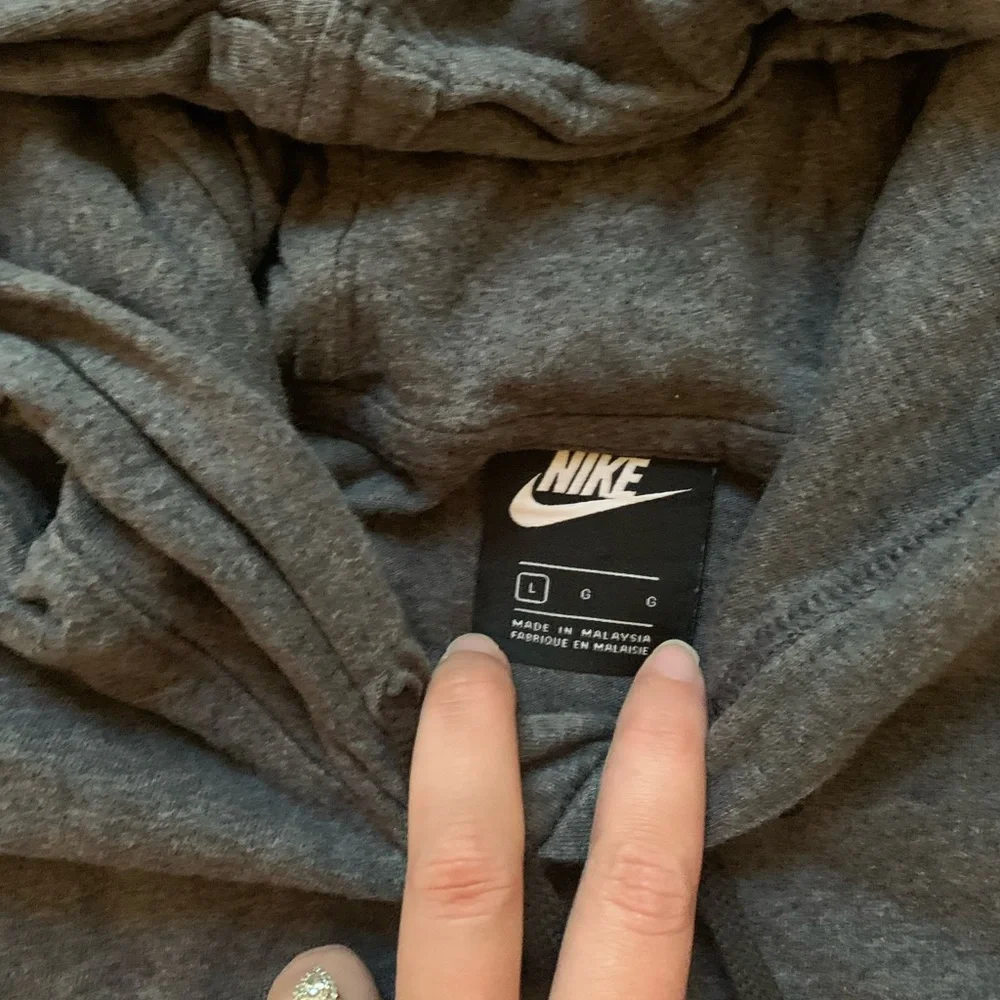 Nike Men’s grey cotton lightweight hoodie size L in grey